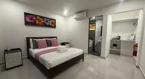 Viva La Rosa Hometel - Image 2