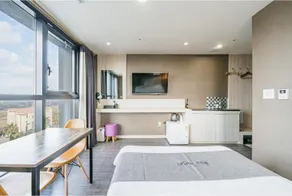 Sky Hotel - Image 2