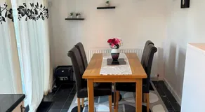 Comfortable 2-Bed Flat in Heart of Tyne Wear - Pass the Keys - Image 3