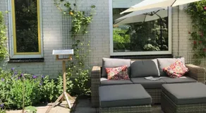 Bungalow avec terrasse et jardin - Image 3