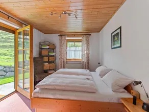 Casa de férias no Allgäu com fogão de azulejos e um terraço privado com vista para a montanha. - Image 5