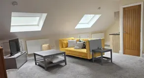 1 Bed Loft - Sleeps 2 - Parking - Wifi - Image 2