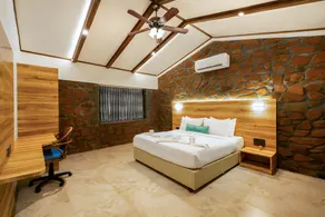 Hotel Anand Sarovar - Image 2