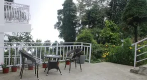 Peky's - Image 3