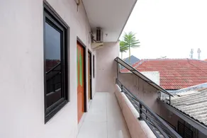 RedDoorz at Osuko Residence Sukomanunggal Jaya - Image 5