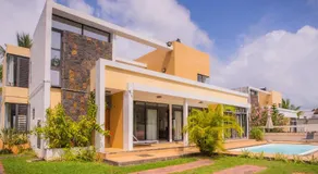 Villa Simone: Sunlit Beach Getaway w/ Pool + WIFI - Image 2