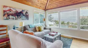 Elegant home with stunning ocean views & dog friendly - Image 2