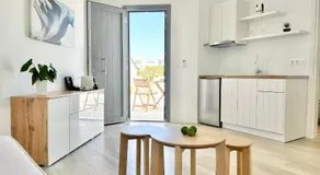 Anita Rooms & Suites Milos - Image 2