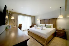 Jade Suites - Luxury Boutique Hotel - Image 2