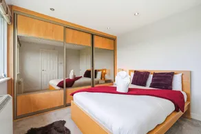 2 bed 2 bath luxe apartment in Hampton in Arden - Image 2