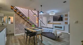 Alojamientos céntricos con bañera jacuzzi hidromasaje romántico - Image 3