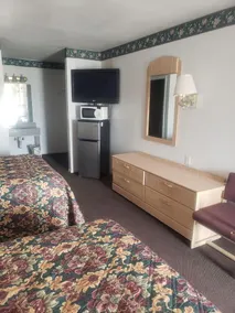 Camlot Inn Motel - Image 2
