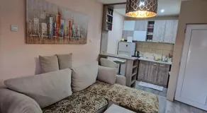 Square Apartment - Image 2