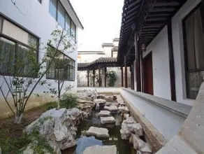 Yuqing Pavilion Garden Hotel - Image 2