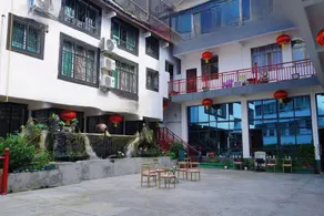 Loujia Courtyard Accommodation - Image 3