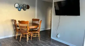Burrel Avenue Apartments - Image 4