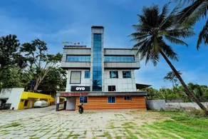 OYO Flagship Hotel Kvc Holiday Inn - Image 3