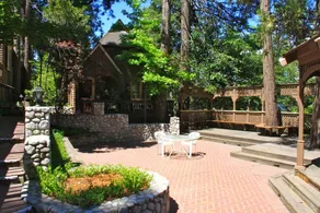 Saddleback Inn at Lake Arrowhead - Image 2
