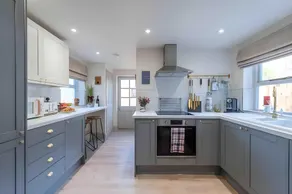 Little Apple Cottage- Free Parking, Hot tub, Fire, Town Centre - Image 3