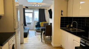 London Deluxe 6 Bedroom House - Image 3