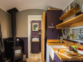 Valley View Retreat Shepherds Hut - Image 3