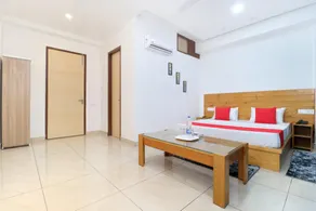 OYO Hotel R K Grand - Image 5