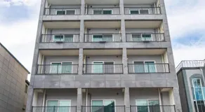 Yolowa Hotel - Image 1