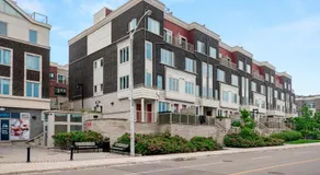 Etobicoke 2 Bedroom Townhouse Close to Waterfront - Image 3