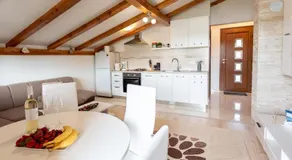 Apartment Eden in peaceful area near center - Image 3