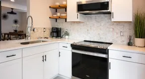 Shares Loft Luxury Apt - NEW! - Image 2