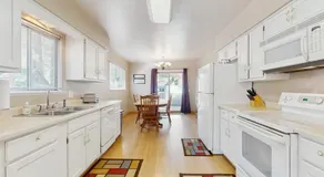 Charming Home with Spa Near Ski Resort and Lake Tahoe Timber Cove Marina Beach - Image 4