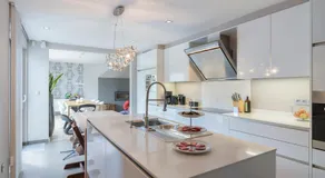 Ruime woning met grote omheinde tuin - Image 3