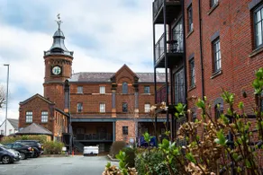 Executive 2 Bed Flat in Stockton Heath by Amazing Spaces Relocations Ltd - Image 4