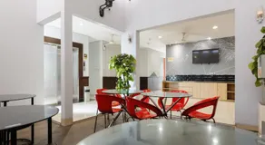 RedDoorz Plus near Grand Indonesia Jakarta - Image 3
