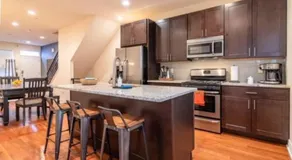 Beautiful Lux 4 Bedroom*Near PENN/CHOP*Roof Deck - Image 2