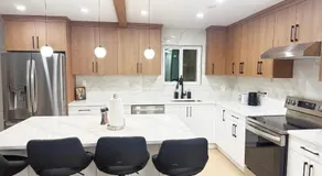 Spacious Langford 3 Bedroom House for 7 Guests - Image 3