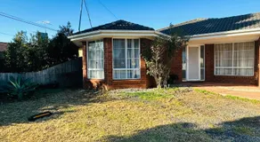 20 minutes to Mel CBD 2 BRs AirCon unit guest house - Image 5