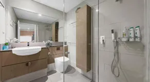 Heart of Melbourne CBD - 2BR I 1BH I Office Space I Free Parking - Image 2
