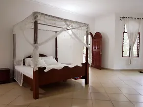 Beautiful spacious Apartement near beach and creek - Image 3
