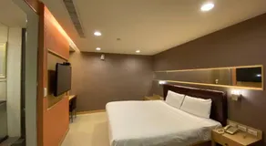 Love Hotel - Image 5