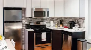 Gorgeous 1BR Wooster Sq. apt. - wshr/dryr, parking - Image 3