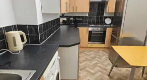 Liverpool Haven, Stylish and Spacious 3-Bedroom Apartment with City Access - Image 4