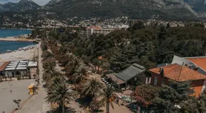 Le Petit Chateau - Image 3