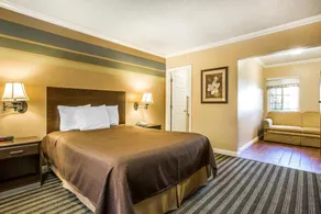 Rodeway Inn & Suites - Hotel in Inglewood Near LAX Airport - Image 3