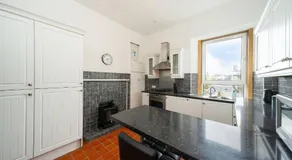 Orchar Park View - Stones Throw from The Beachfront - Image 4