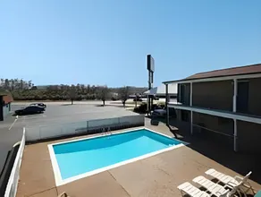 Travel Inn Beaumont - Image 5