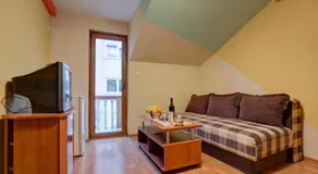 Sunny Villa Apartments - Image 2