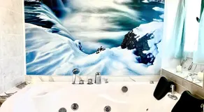 LOVE ROOM - Jacuzzi, Wifi, Clim, Rétroprojecteur - Image 3