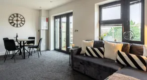 Modern and Stylish Two Bedroom Flat - Image 4