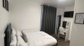 Excellent Suite Room in Liverpool - Image 2